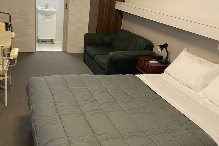 Room 4 of 50