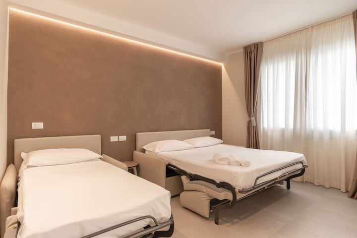 Room 45 of 211