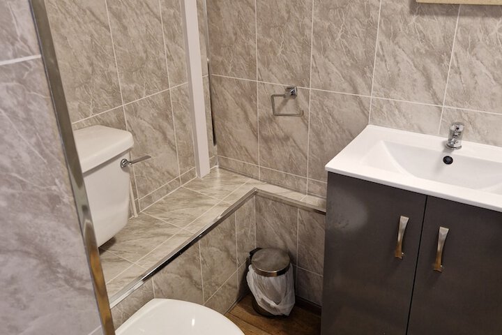 Room 7 of 14