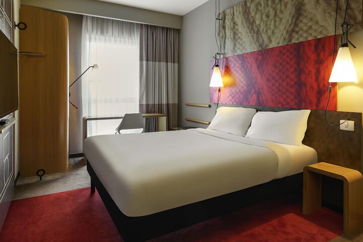 Room 8 of 34