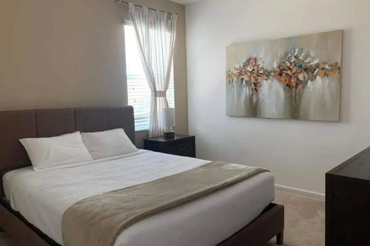 Room 4 of 16