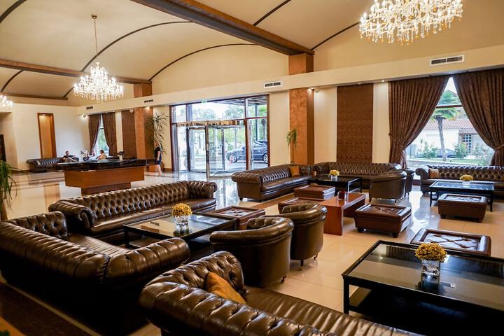 Entrance & Lobby
