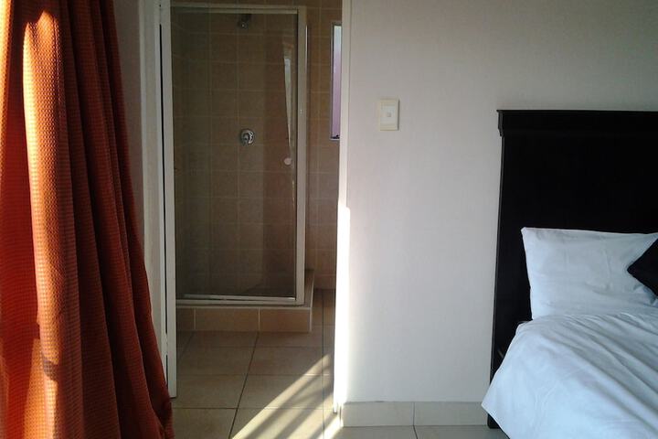 Room 4 of 28