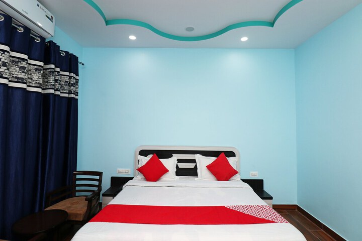Room 9 of 18