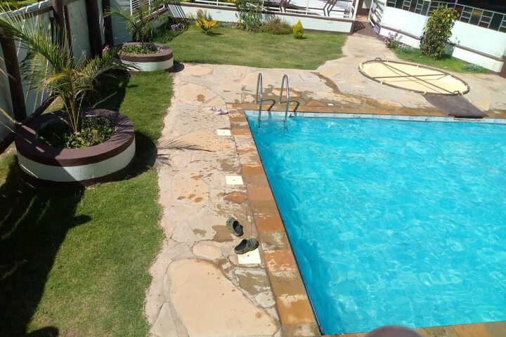 Pool 4 of 7