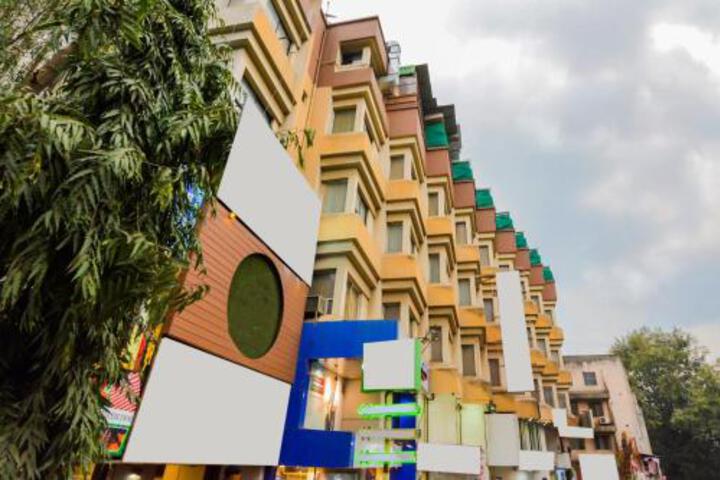 Treebo Trend Popular Hotel ( Formerly OYO 18912 Popular Hotel)