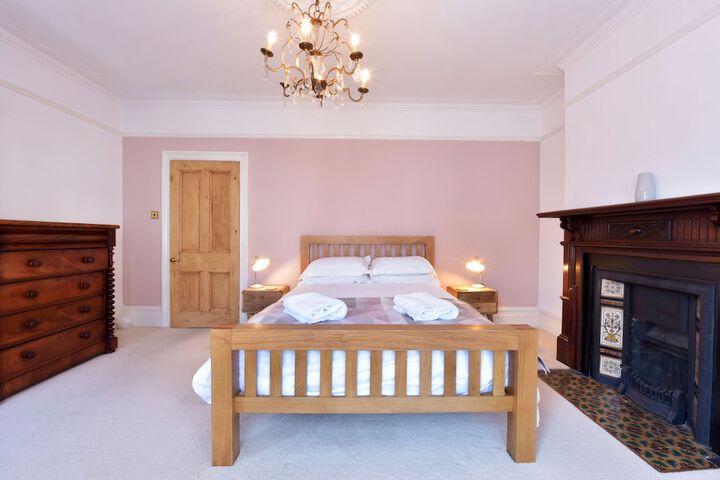 Room 3 of 8
