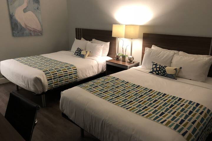 1 Queen Bed (8 of 16)