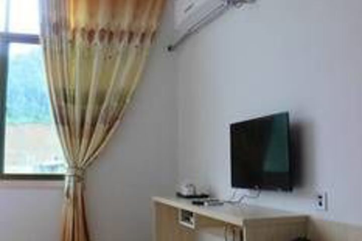 Room 10 of 27