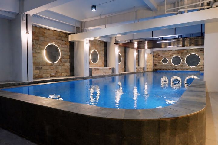 Pool Hotel