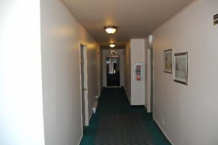 Ballroom/Hall 35 of 51