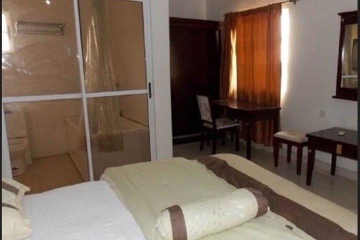 Room 5 of 14