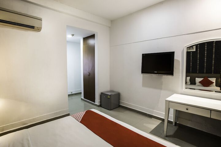 Room 13 of 36