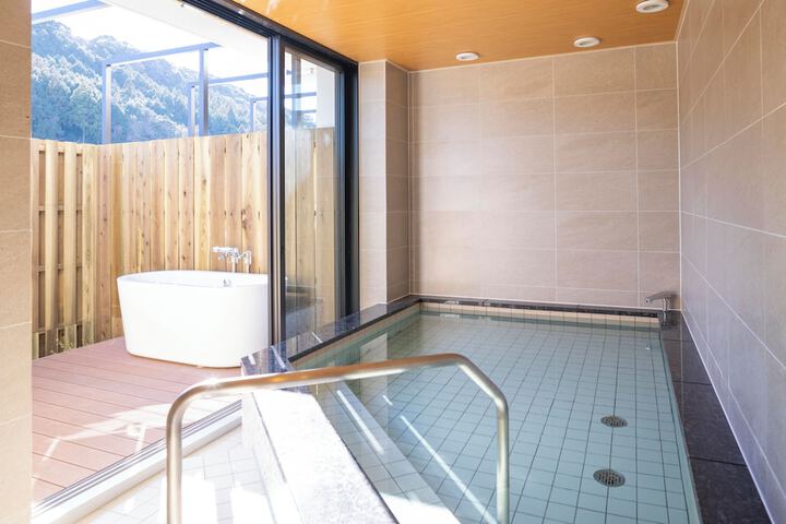 Room 32 of 72