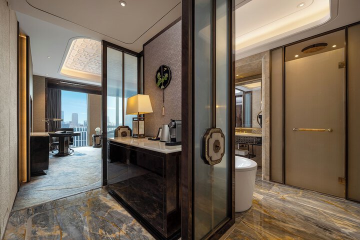 Room 47 of 90