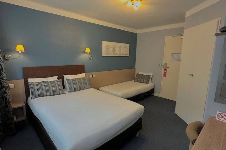 Room 25 of 43