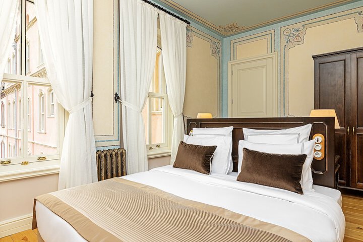 Room 43 of 83