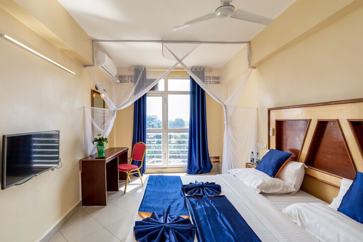 Room 32 of 71