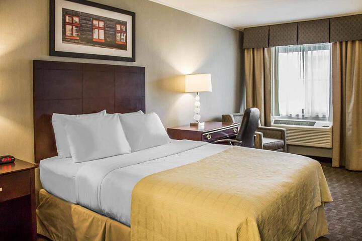 1 Queen Bed (6 of 11)