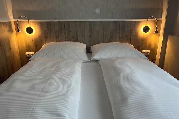 Room 17 of 27