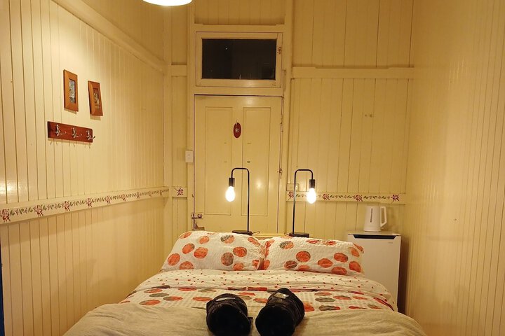Room 2 of 21