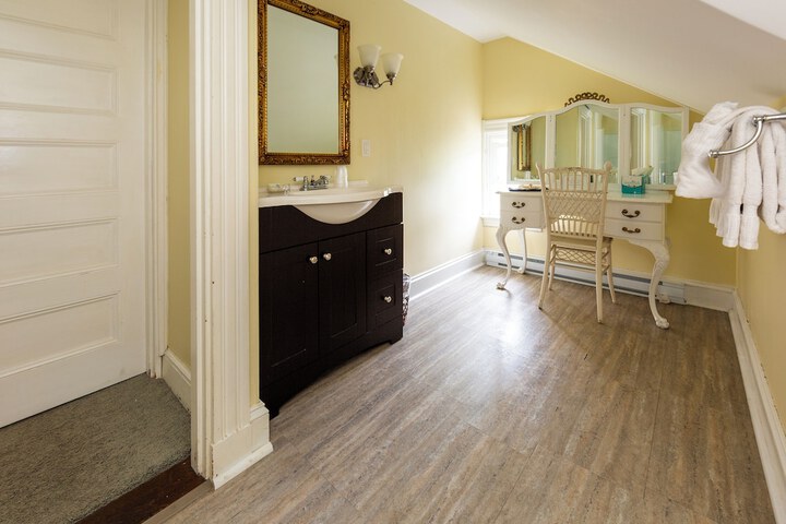 Room 30 of 37