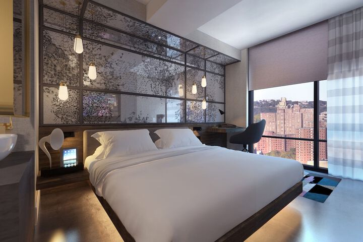 Room 9 of 42