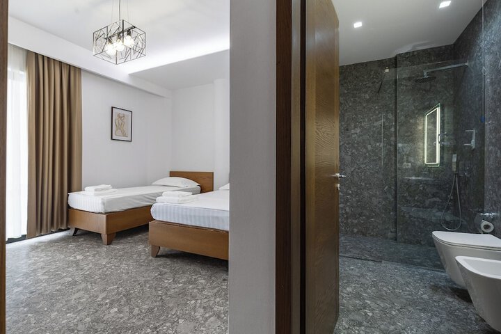 Room 10 of 25