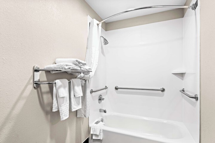 1 King Accessible Comast Bathtb Work Micmin Full Breakfast (15 of 21)