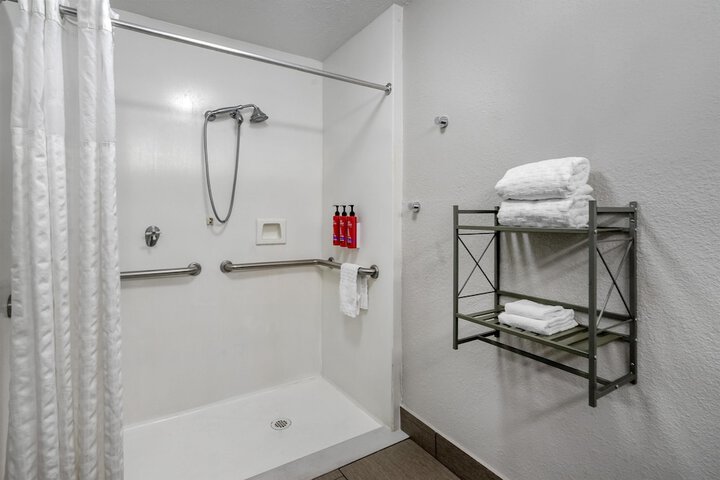 Room 31 of 40