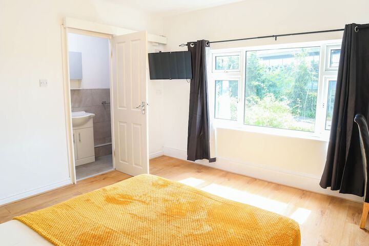 Room 36 of 100