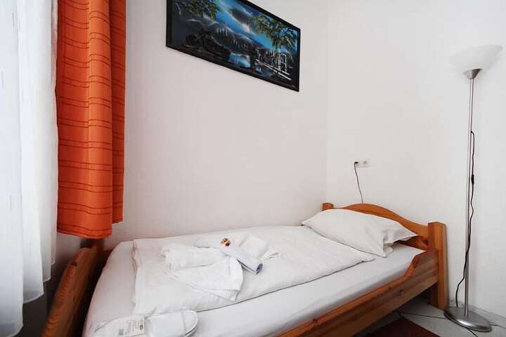 Room 8 of 52