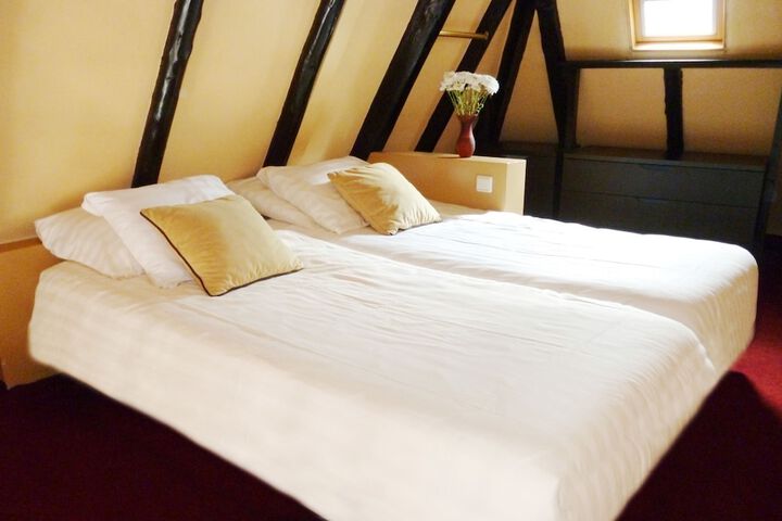 Room 2 of 42