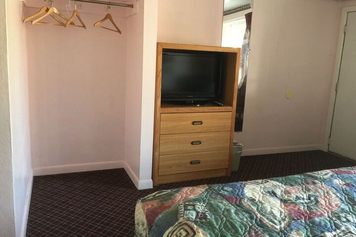 Room 9 of 22