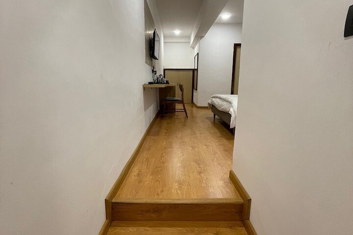 Room 8 of 15