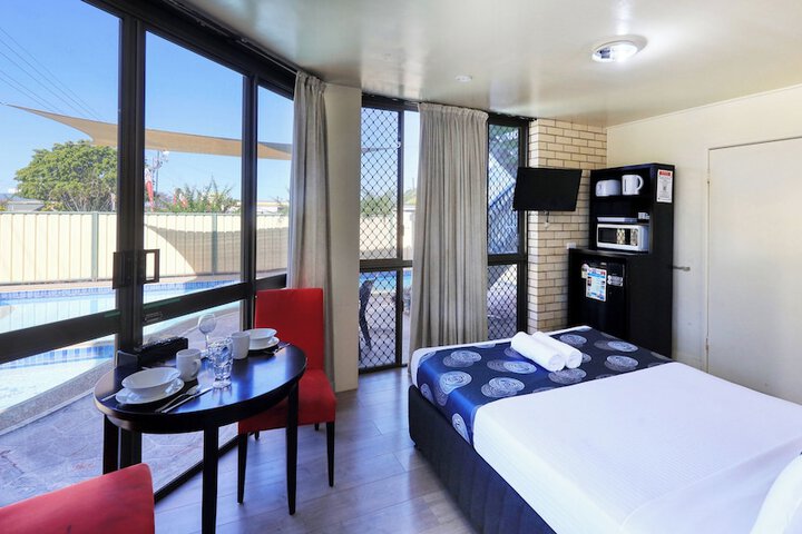 Room 10 of 29