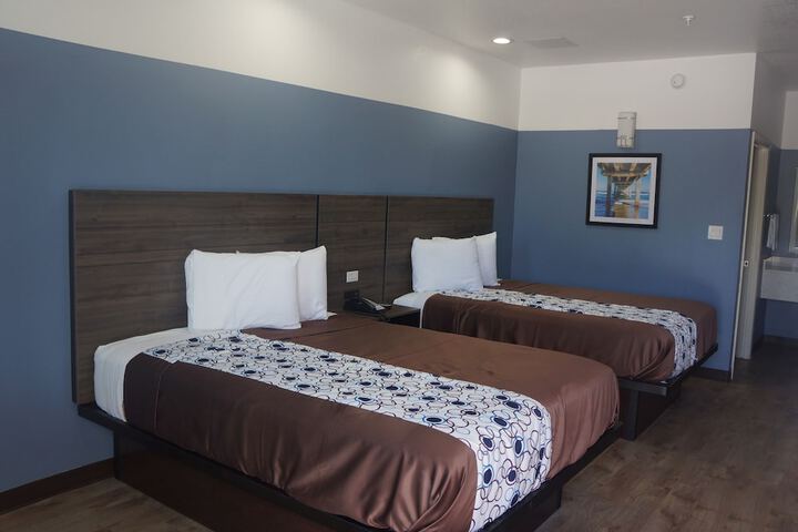 Room 10 of 28