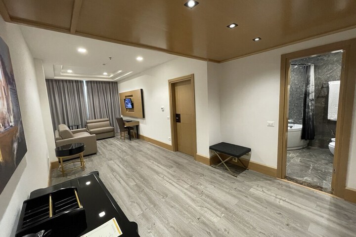Room 28 of 51