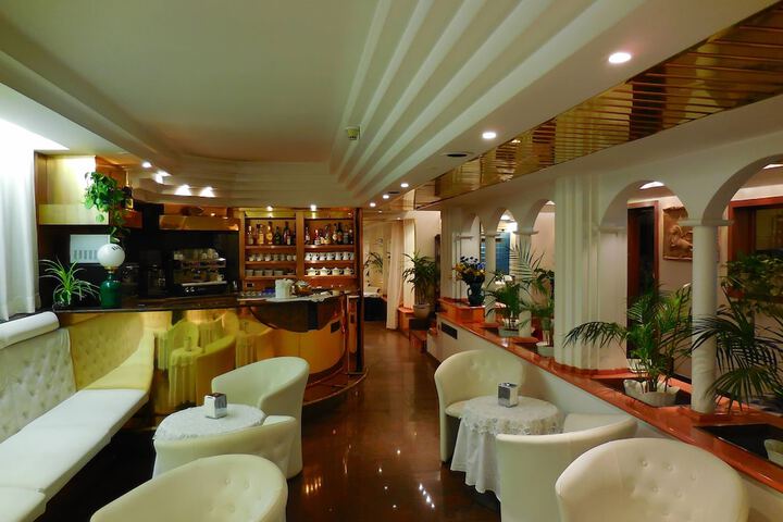 Hotel Interior 8 of 33