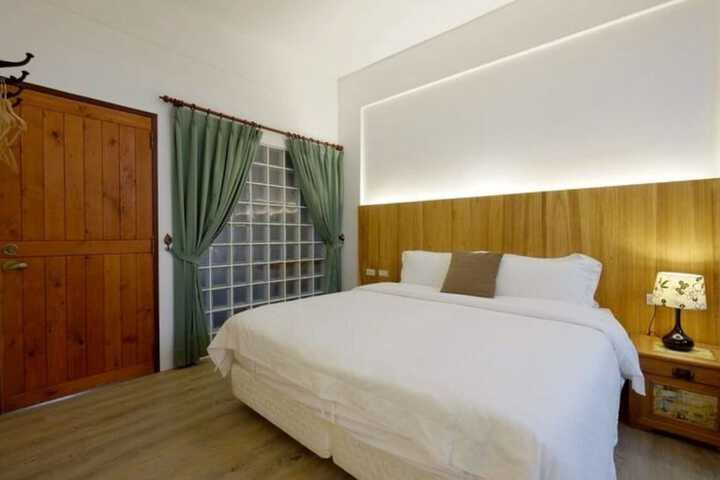 Room 16 of 34