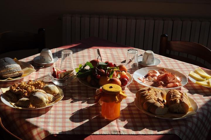 Breakfast/Coffee Service 25 of 61