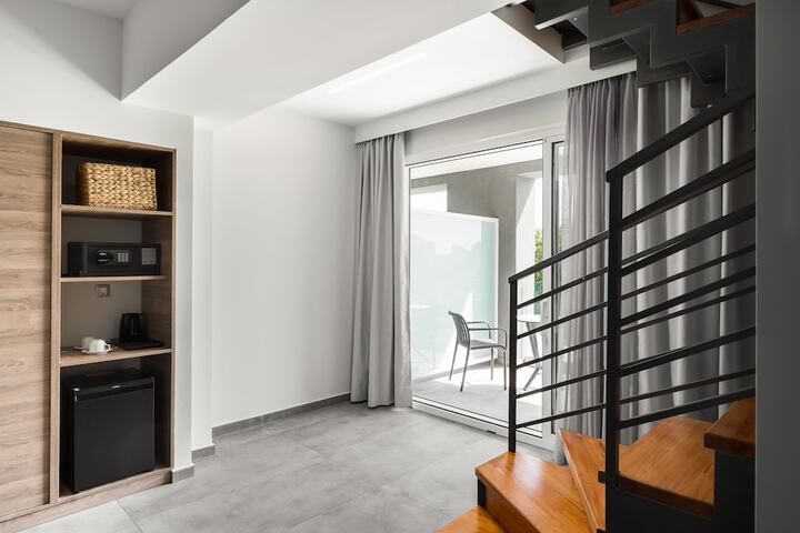 Room 63 of 266