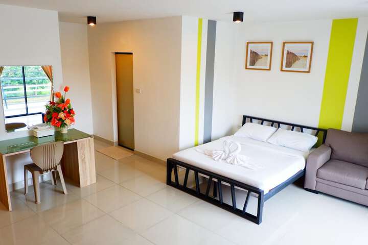 Room 11 of 28