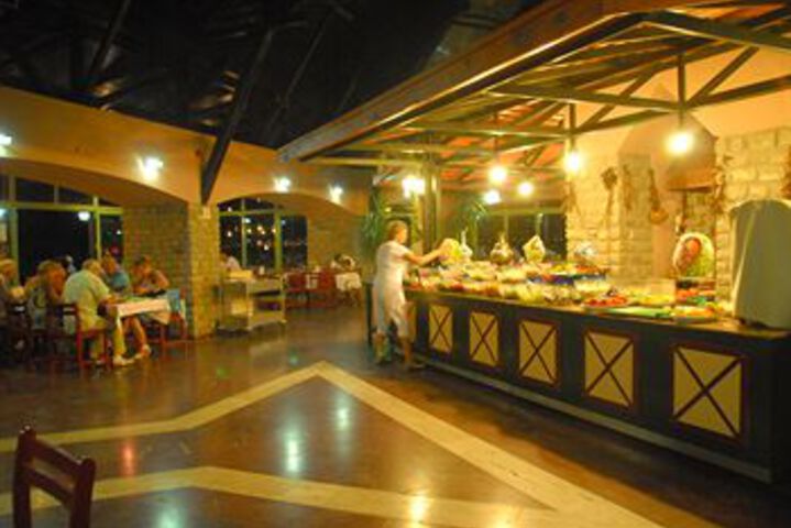 Dining 9 of 48