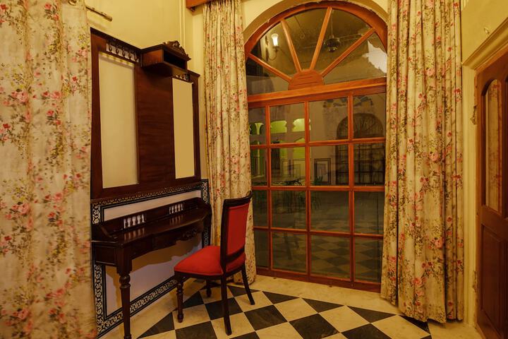 Room 34 of 70