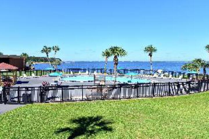 Bay View Inn Beach Resort in Gulf Breeze, FL