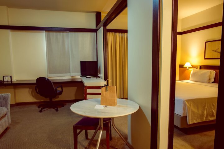 Room 10 of 48