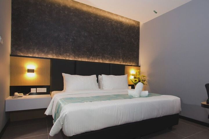 Room 10 of 34