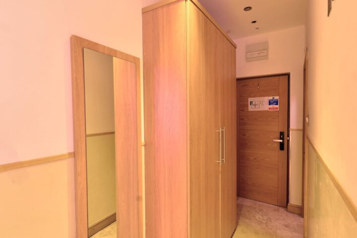 Room 41 of 90