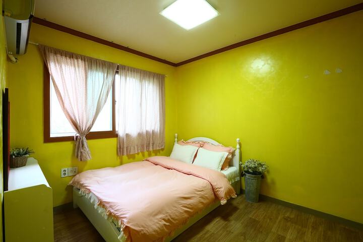 Room 70 of 111